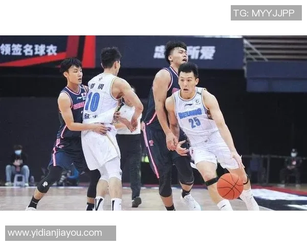 上海篮球队阵地战解析:战术布局与球员配合的深度剖析 上海篮球队阵地战解析:战术布局与球员配合的深度剖析